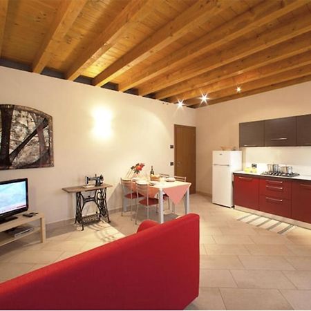 La Casa Del Nonno Aparthotel Monzambano Eksteriør bilde