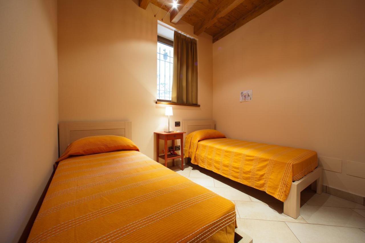 La Casa Del Nonno Aparthotel Monzambano Eksteriør bilde