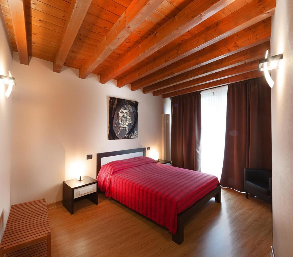La Casa Del Nonno Aparthotel Monzambano Eksteriør bilde