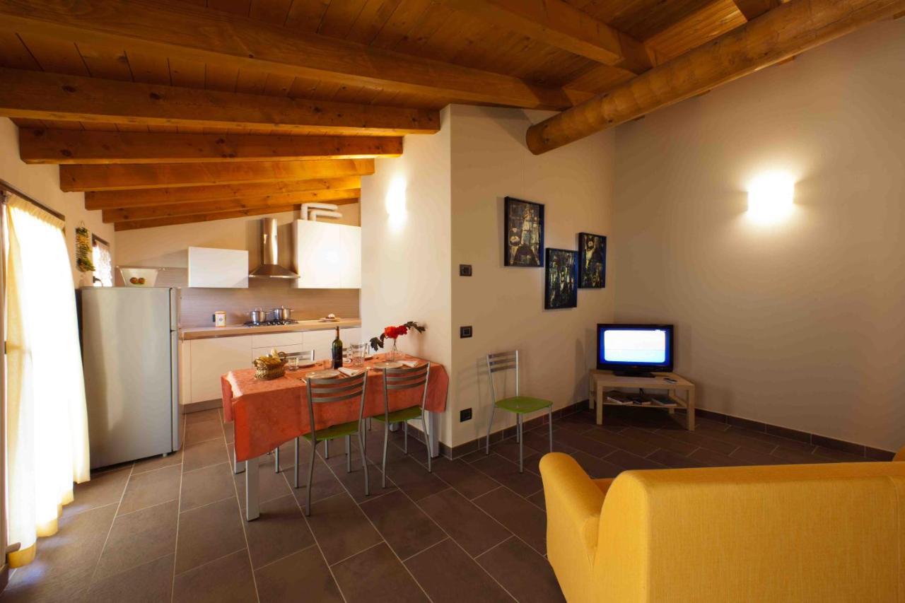 La Casa Del Nonno Aparthotel Monzambano Eksteriør bilde