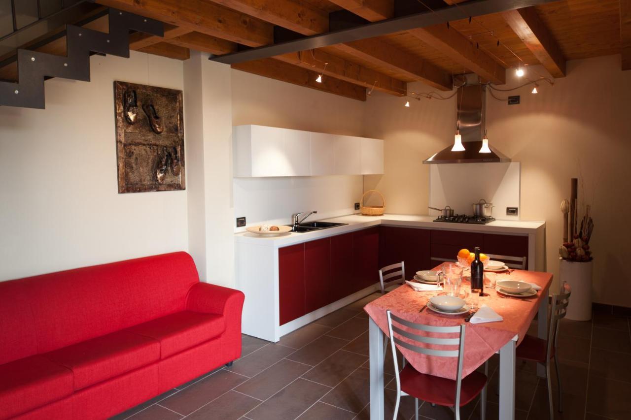 La Casa Del Nonno Aparthotel Monzambano Eksteriør bilde