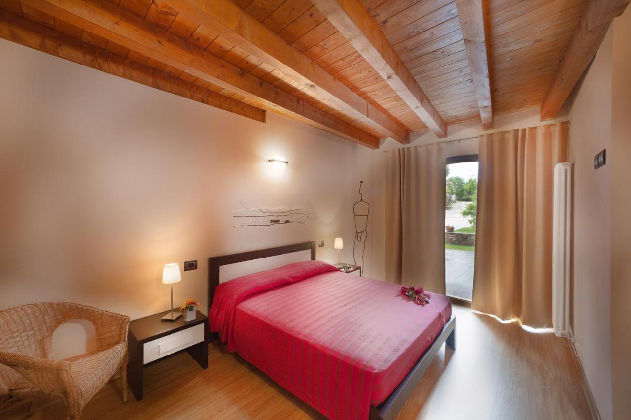 La Casa Del Nonno Aparthotel Monzambano Eksteriør bilde