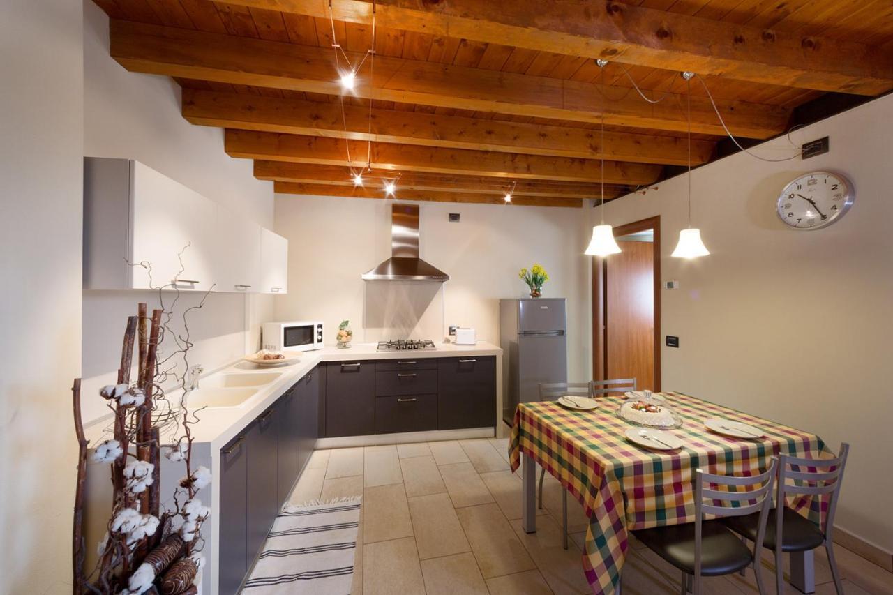 La Casa Del Nonno Aparthotel Monzambano Eksteriør bilde